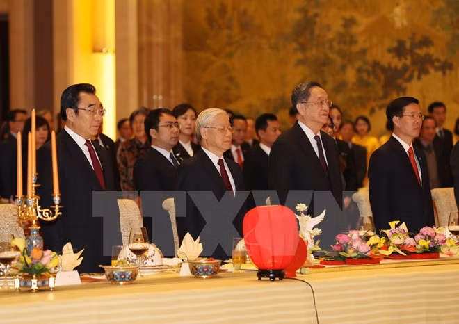 Party General Secretary attends friendly meeting in Beijing ảnh 1