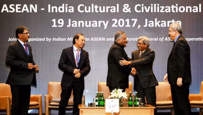India, ASEAN reaffirm commitment to boost cooperation ảnh 1