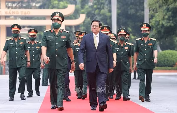 Prime Minister requests defence academy to enhance training quality ảnh 1