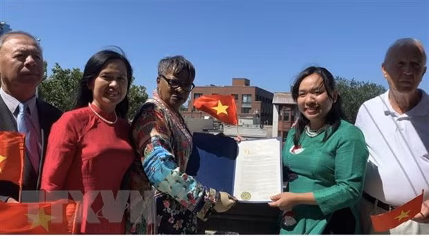 Vietnamese flag raised in US city of Jersey on National Day ảnh 1
