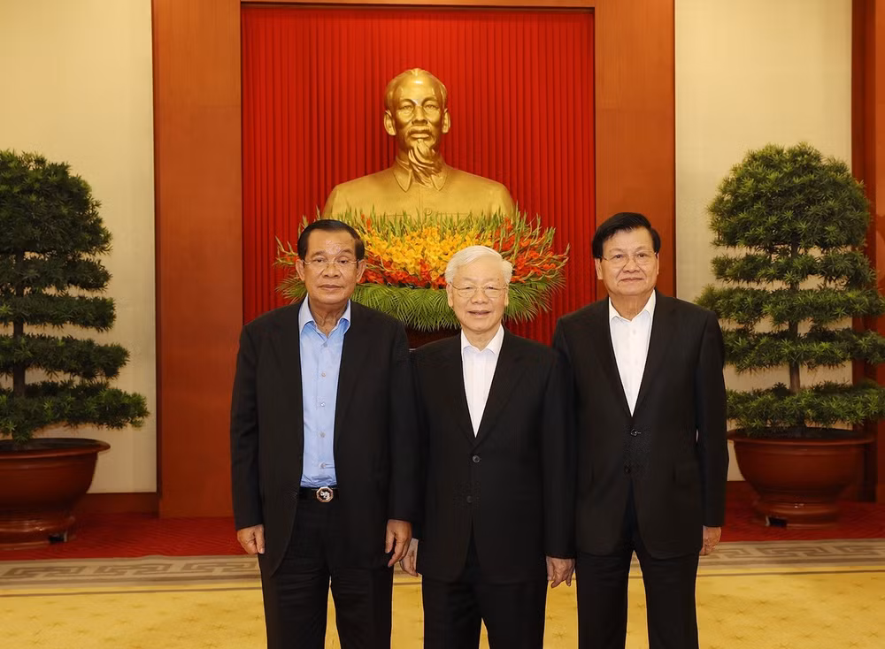 Vietnamese, Cambodian, Lao top leaders discuss cooperation orientations ảnh 1