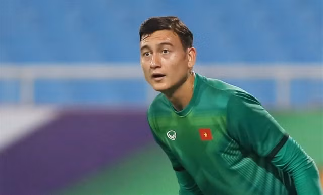 Goalkeeper Lam misses out on next matches of World Cup qualifiers ảnh 1