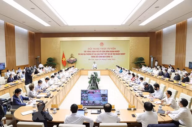 PM, business circle discuss ways to tackle pandemic-caused difficulties ảnh 2