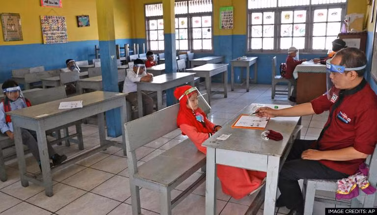 SEA countries gradually reopen schools ảnh 1