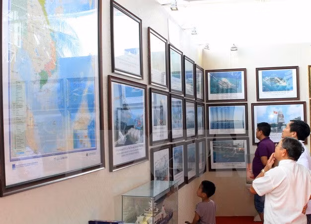 Maps displayed to prove Vietnam’s sea, island sovereignty ảnh 1