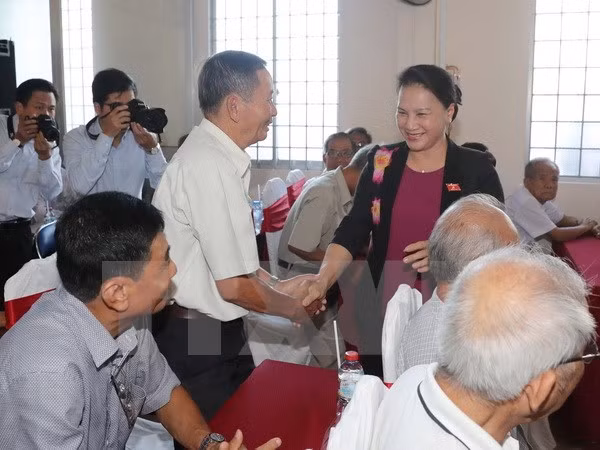 NA Chairwoman meets voters in Can Tho ảnh 1