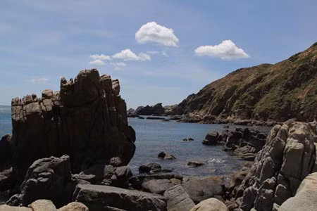 Binh Dinh: Intact beaches appeal to foreign visitors ảnh 1