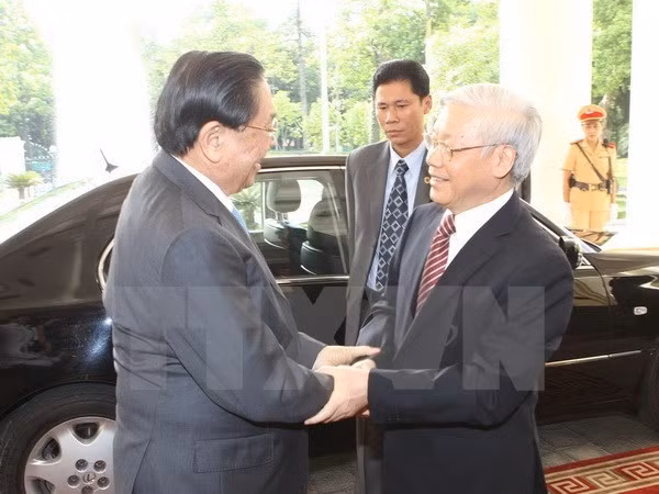 Vietnam congratulates Laos on 40th National Day ảnh 1