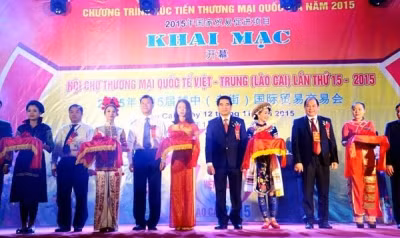 Vietnam-China international trade fair opens ảnh 1
