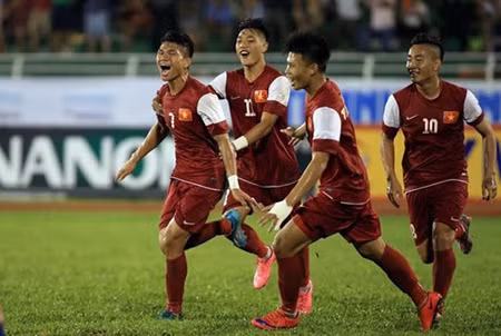 Vietnam cruise to victory over Thailand ảnh 1