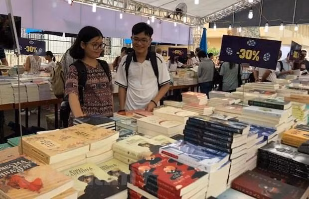 Hanoi Book Festival kicks off to mark 65th Capital Liberation Day ảnh 1
