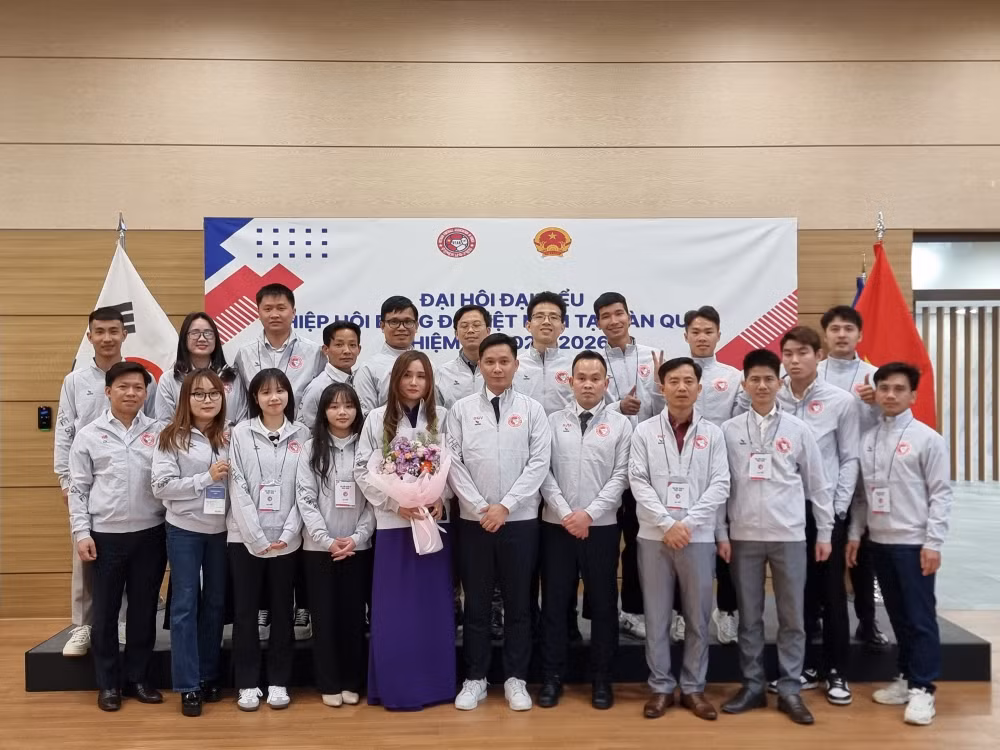 Football association fosters overseas Vietnamese’ sports movements in RoK ảnh 1
