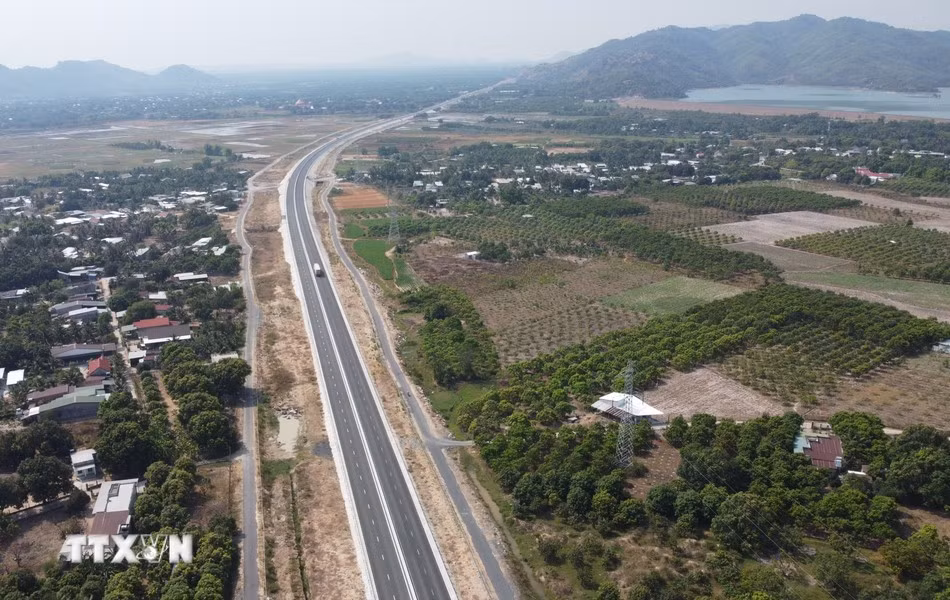 Cam Lam - Vinh Hao Expressway to help drive south-central region's economy ảnh 1