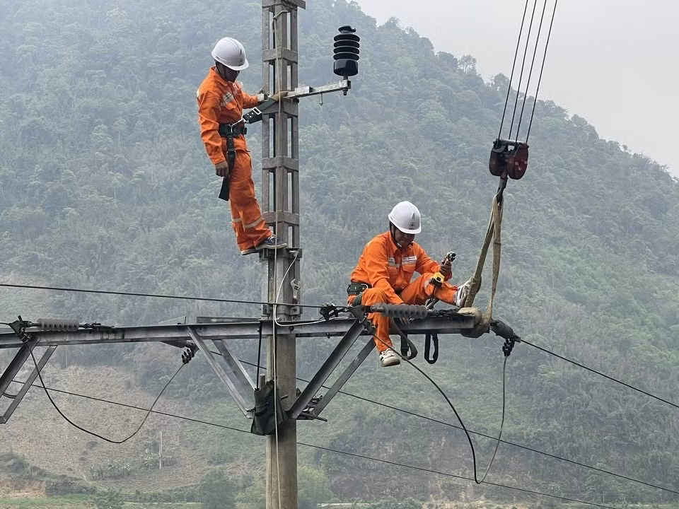 Fitch raises rating of Vietnam's northern power corporation ảnh 1 Fitch raises rating of Vietnam's northern power corporation ảnh 1