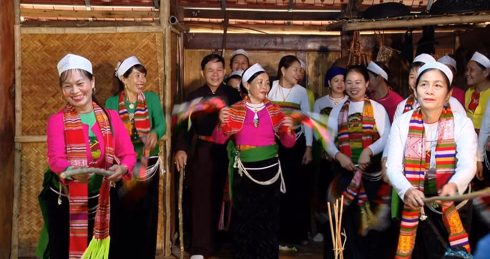 Vietnam prioritises safeguarding intangible cultural heritage facing risk of being lost ảnh 2