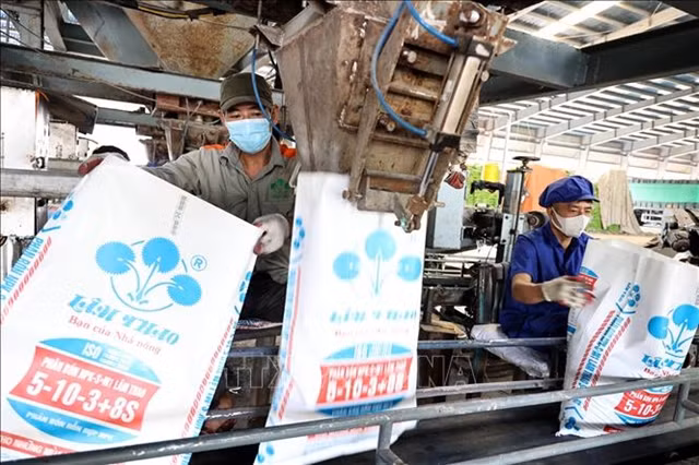 Vietnam imports nearly 352 million VND worth of fertilisers in Q1 ảnh 1