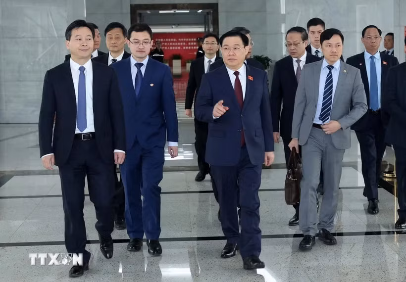 NA Chairman visits China’s Shanghai Free Trade Zone ảnh 2 NA Chairman visits China’s Shanghai Free Trade Zone ảnh 2