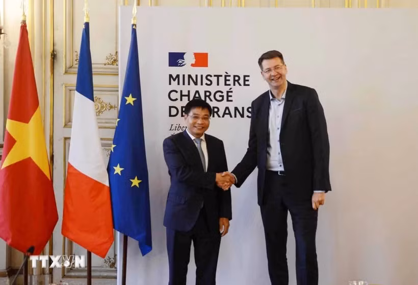 Vietnam, France enhance transport cooperation ảnh 1