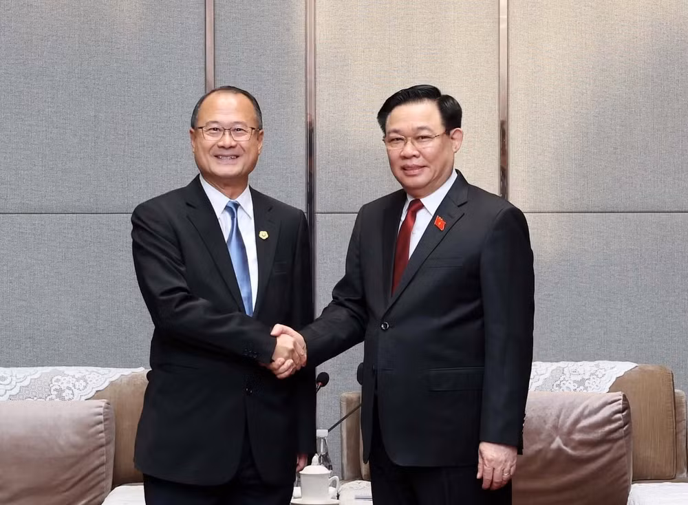 NA Chairman receives leaders of Chinese corporations ảnh 1