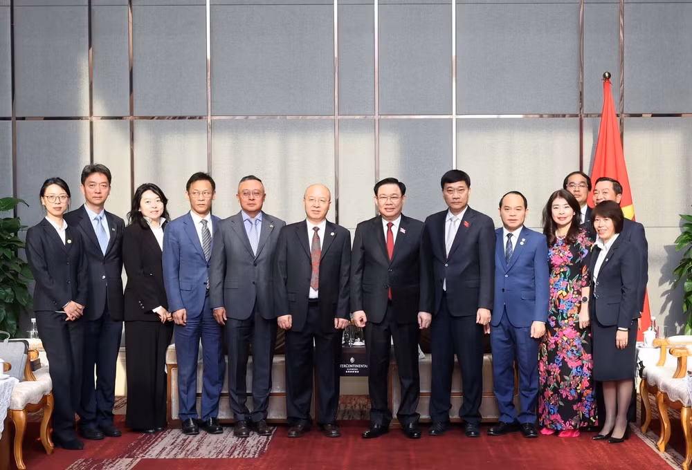 NA Chairman receives leaders of Chinese corporations ảnh 2