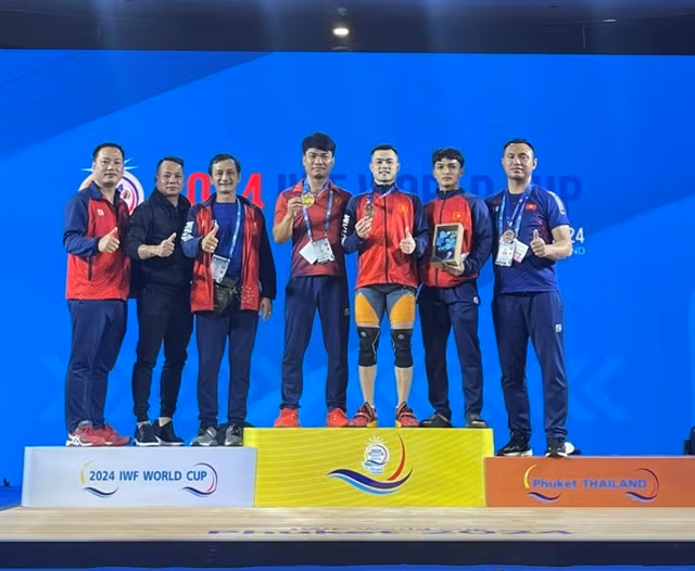 Vietnamese weightlifter wins International Weightlifting Federation World Cup ảnh 1
