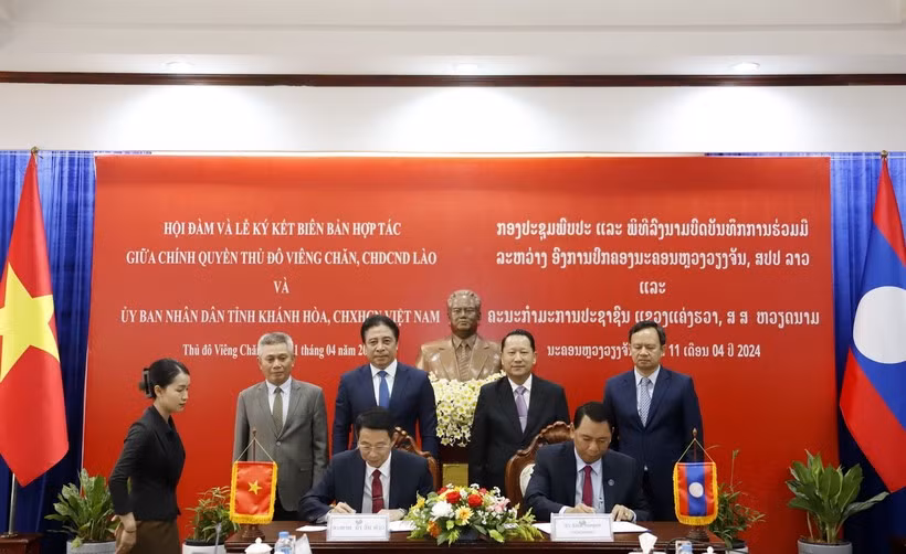 Khanh Hoa, Vientiane beef up cooperation in tourism, trade, people-to-people exchange ảnh 1