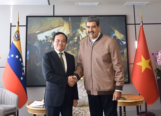 Vietnamese Deputy PM, Venezuelan President hold talks ảnh 1