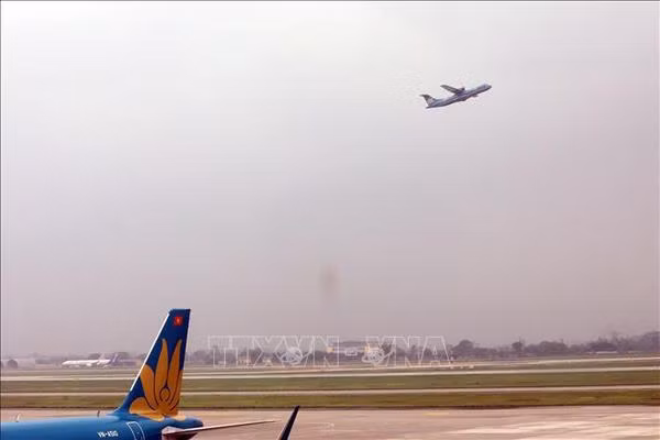 Airlines requested to increase flights during upcoming holiday ảnh 1