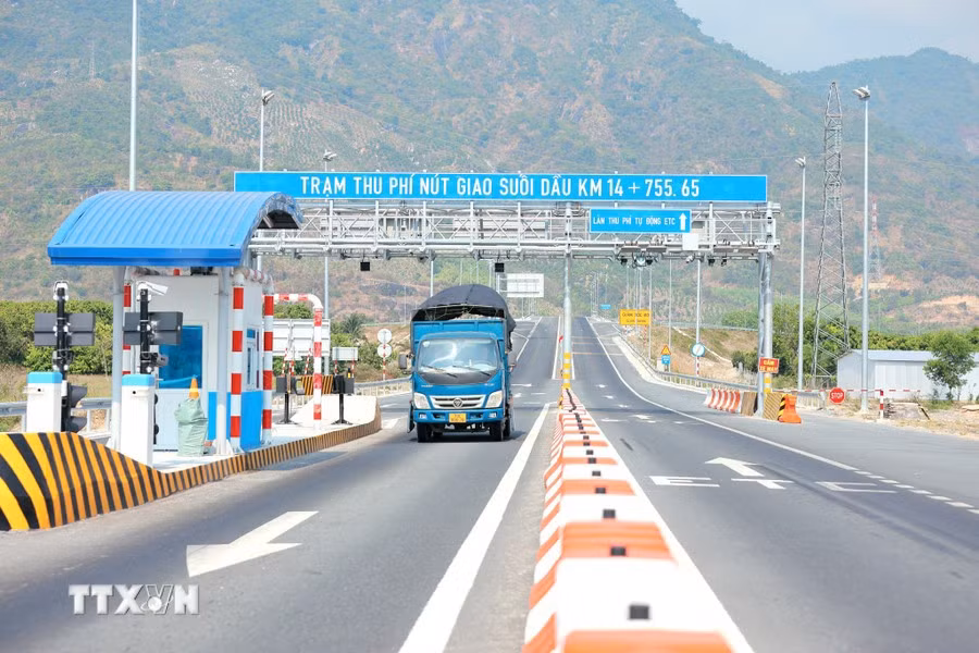 Cam Lam - Vinh Hao Expressway to help drive south-central region's economy ảnh 2