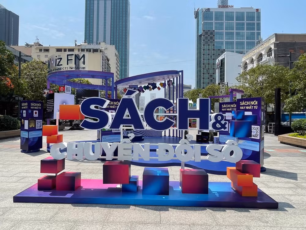 Book, reading culture day promotes digital transformation ảnh 1