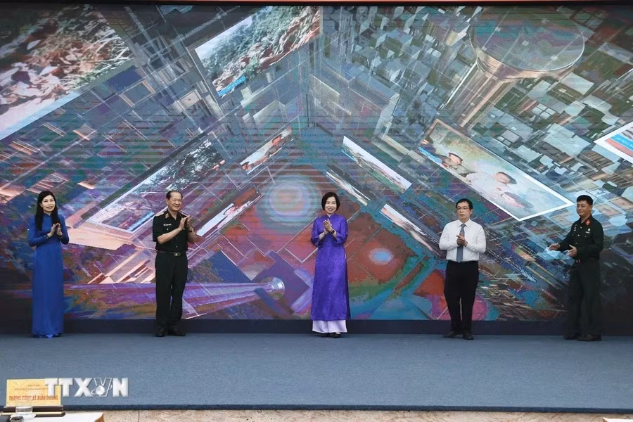 VNA marks 70th anniversary of Dien Bien Phu Victory with various activities ảnh 1