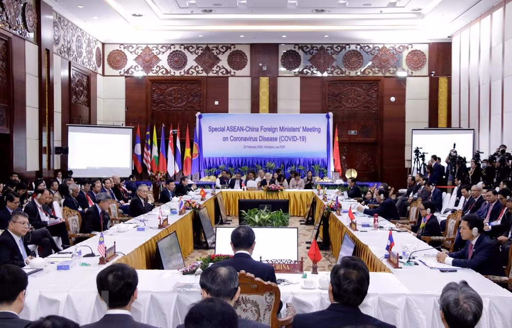 ASEAN, China enhance cooperation in response to COVID-19 ảnh 1