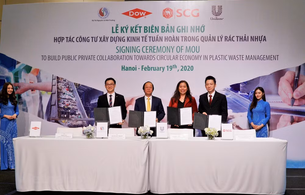 Vietnam builds public private collaboration to address plastic waste ảnh 1