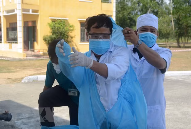 Training course on COVID-19 prevention in hospital held in Hanoi ảnh 1