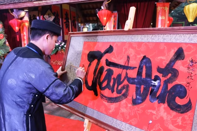 Vietnamese calligraphy gains in popularity ảnh 1