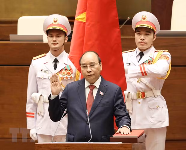 Leaders of countries, WEF congratulate new leaders of Vietnam ảnh 1