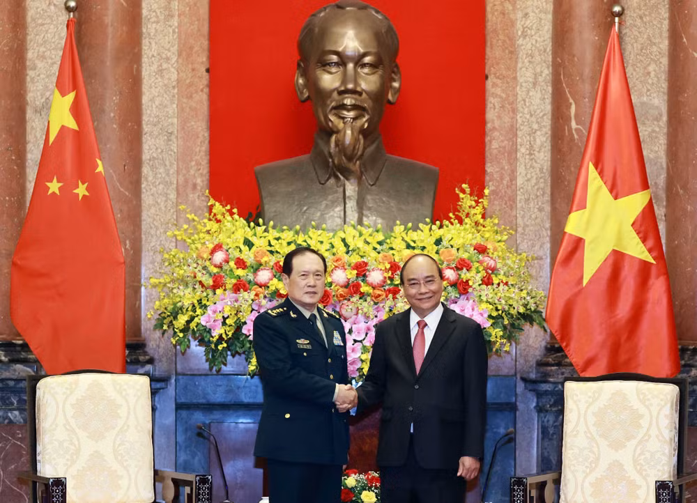 Armies’ successful ties help reinforce Vietnam-China relations: President ảnh 2