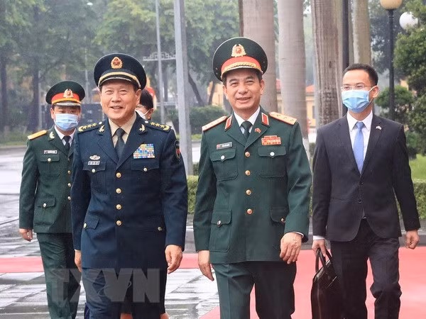 Vietnamese, Chinese defence ministers hold talks in Hanoi ảnh 1