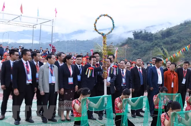 Vietnam-Laos-China ‘con’ throwing festival takes place in Lai Chau ảnh 1
