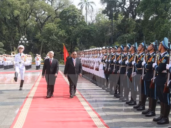 Vietnamese, Lao Party leaders underscore bilateral friendship ảnh 1