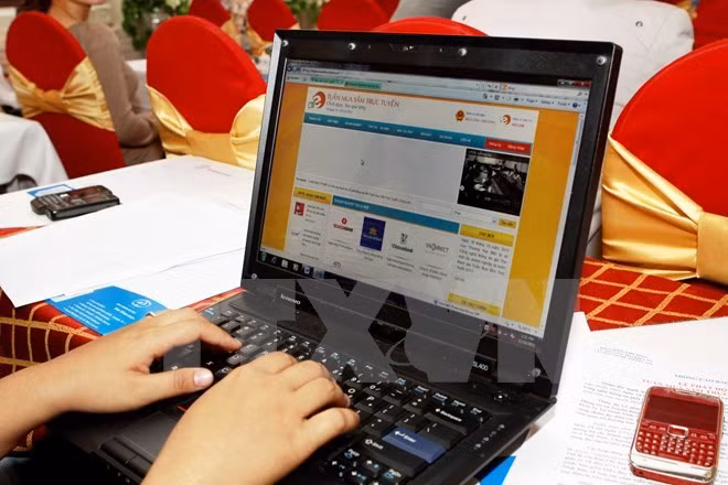 E-commerce sales surge 37 percent to 4 billion USD in 2015 ảnh 1
