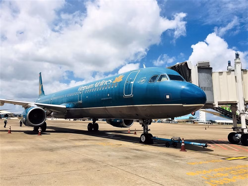Vietnam Airlines operates seven flights on first day of domestic flight resumption ảnh 1