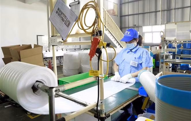 Vietnam ranks high on economic performance in region: website ảnh 3