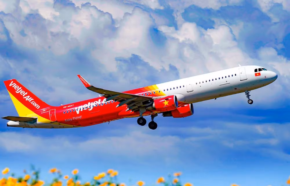 Vietjet re-opens all routes, offering discounted tickets ảnh 1