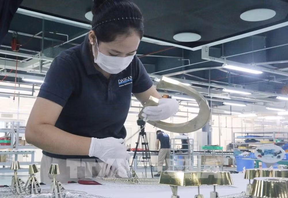 Enterprises in Dong Nai province to resume full production in November ảnh 1