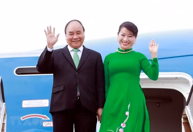 PM sets off for attendance at ASEM 12, P4G, visits to European nations ảnh 1