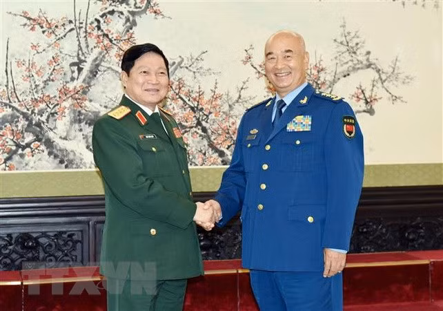 Vietnam, China beef up defence ties ảnh 1