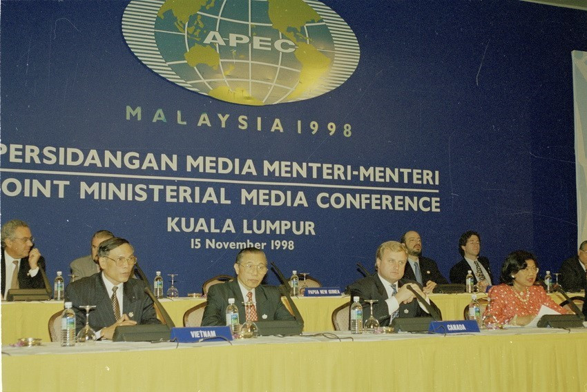 Tenth APEC Ministerial Meeting in Kuala Lumpur