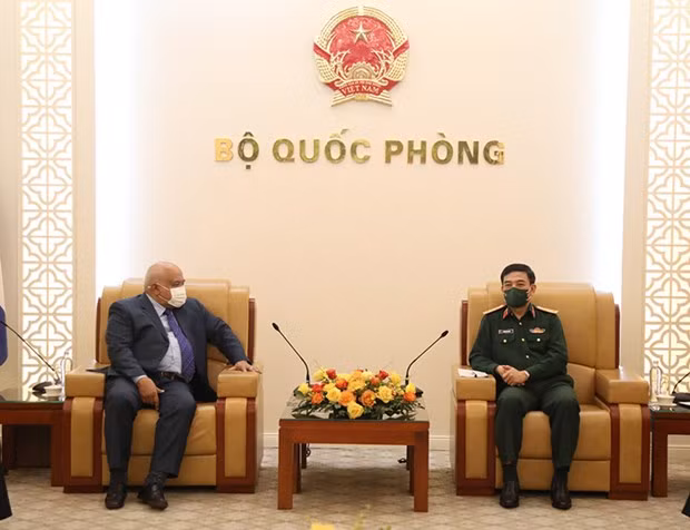 Vietnam, Cuba maintain effective implementation of defence cooperation activities ảnh 1