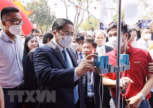 PM asks youths to make Vietnam strong in start-up ảnh 1
